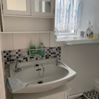 Moray Coast. Holiday accommodation. Bathroom at Pulteney Cottage.